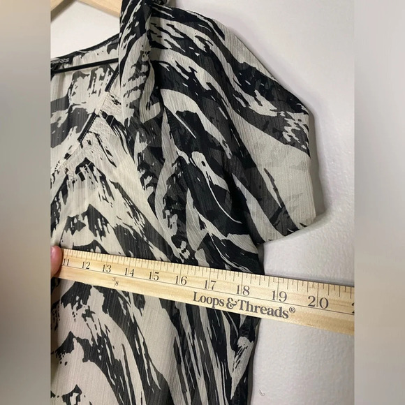 Express womens monochrome abstract 3/4 sleeve dress size medium black and white - Picture 8 of 16